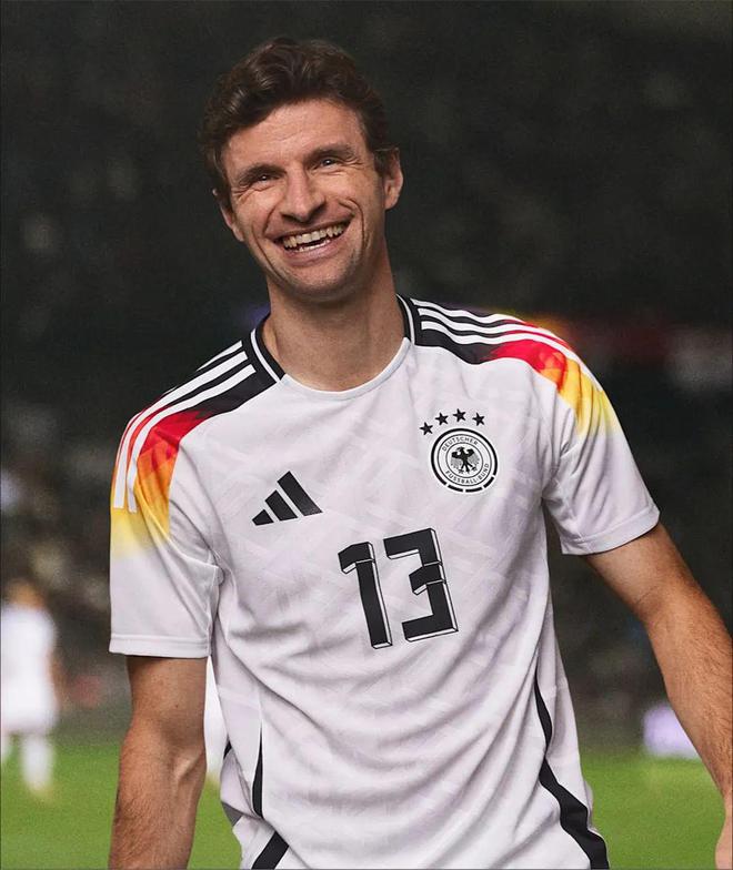 太艳太土？德国队2024年欧洲杯球衣遭“吐槽”